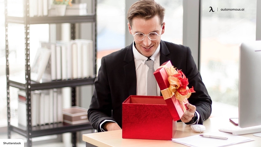 30 Appropriate Christmas Gifts for Boss Ideas