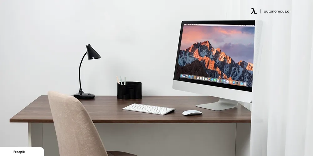 15 Top Small PC Desks for Small Space in 2022