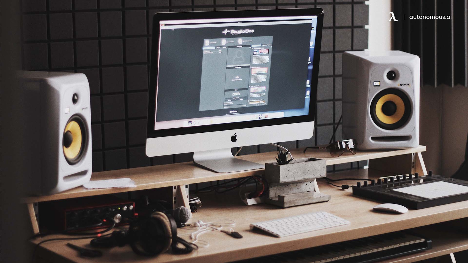 5 Best Wood Studio Desk Options for Composers and Musicians