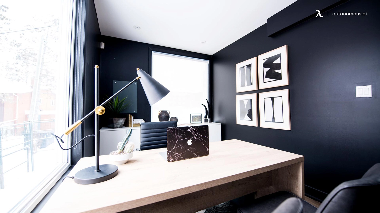 Guide to Using a Monochromatic Workspace Design Theme for 2024