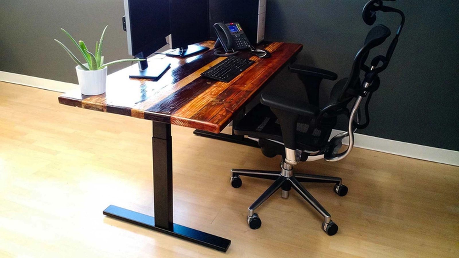 How To Choose The Best Frames To Build A DIY Standing Desk